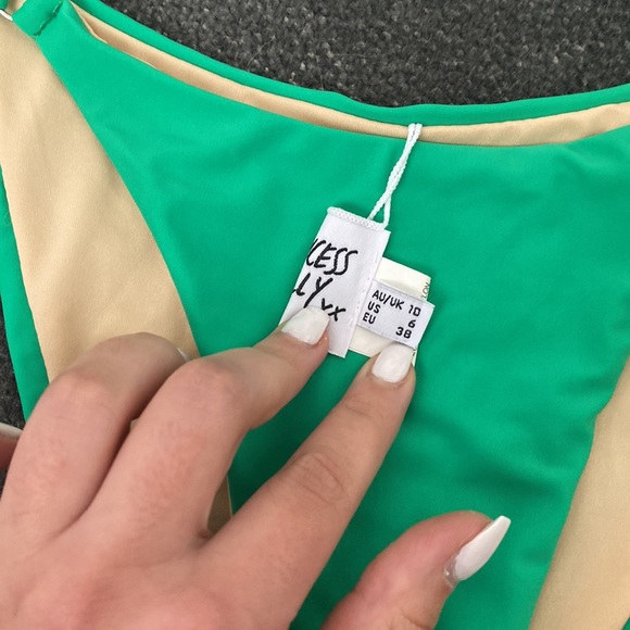 Princess poly bikini set with cute hat - Picture 3 of 3